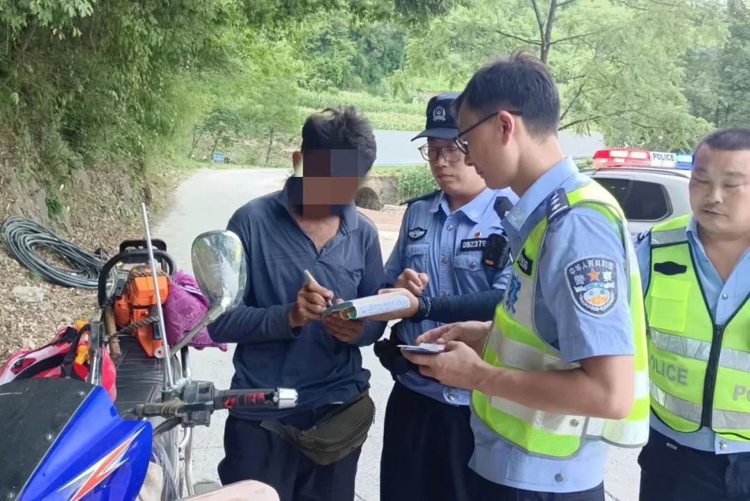 整治道路交通顽瘴痼疾 竹叶坪派出所一直在行动