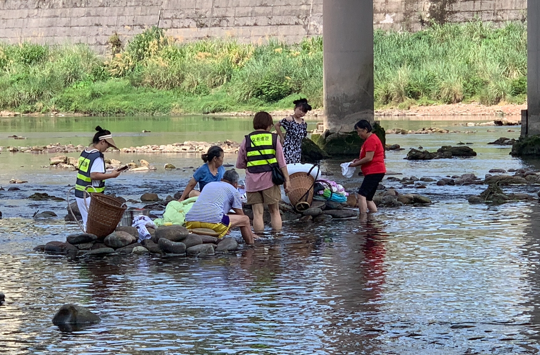 澧源镇文昌街社区开展夏季防溺水宣传活动