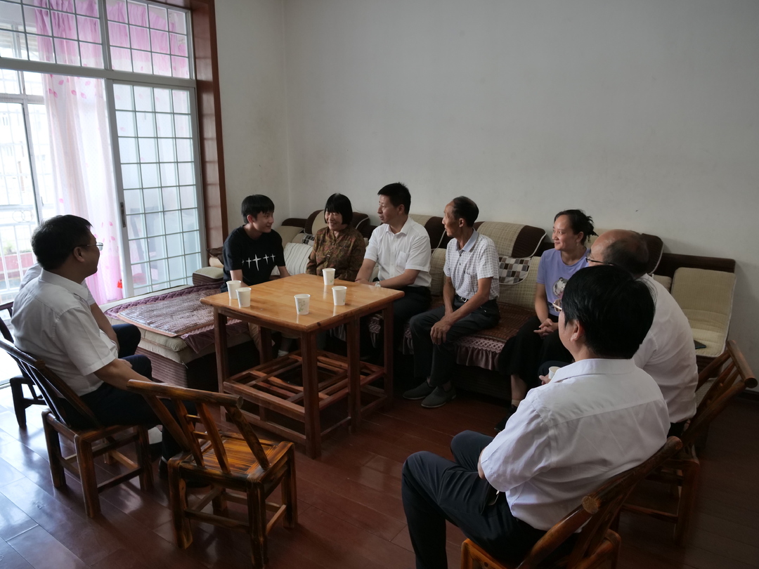 ​王洪斌来桑开展“八一”走访慰问活动