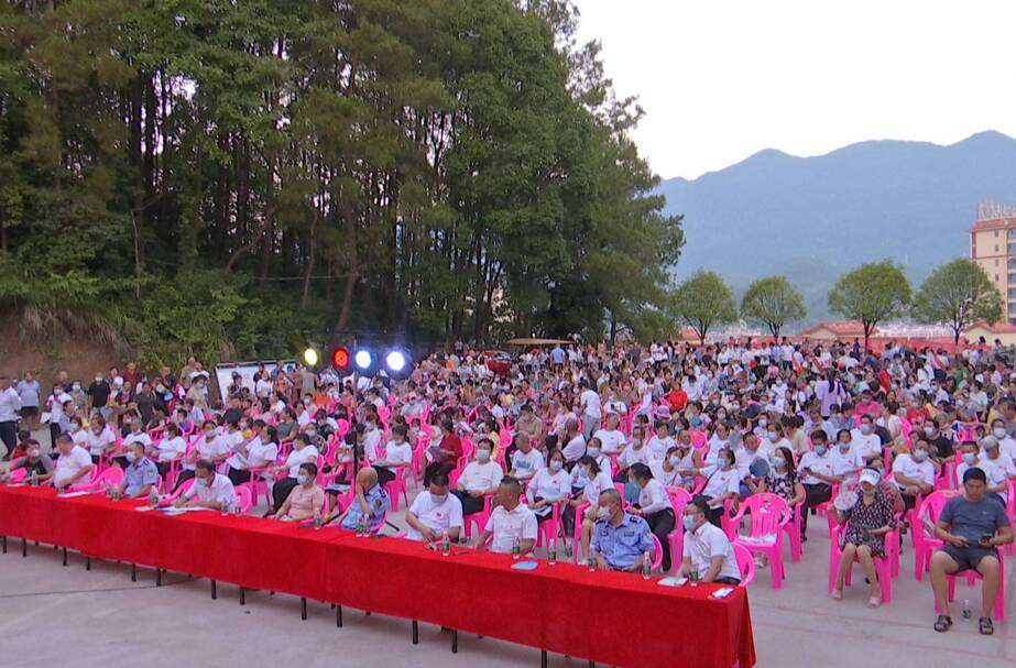 澧源镇朱家台社区：文艺演出进小区  助力文明城市创建