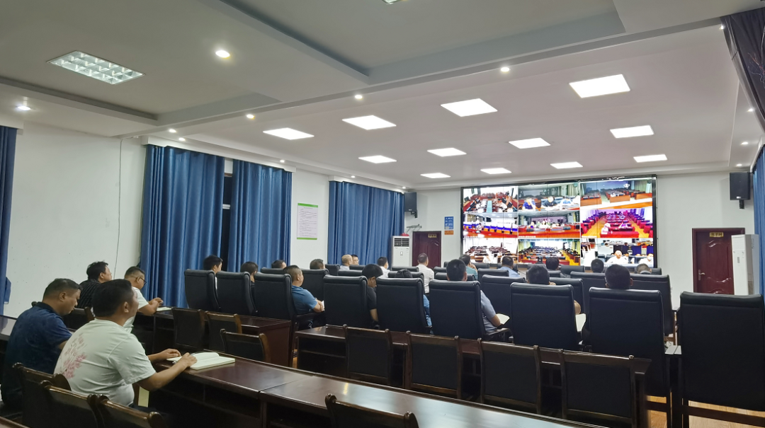 县委书记曹飞主持召开森林防火紧急调度会