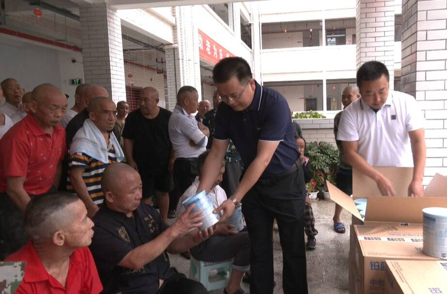 县民政局开展“情暖中秋”慈善走访慰问活动