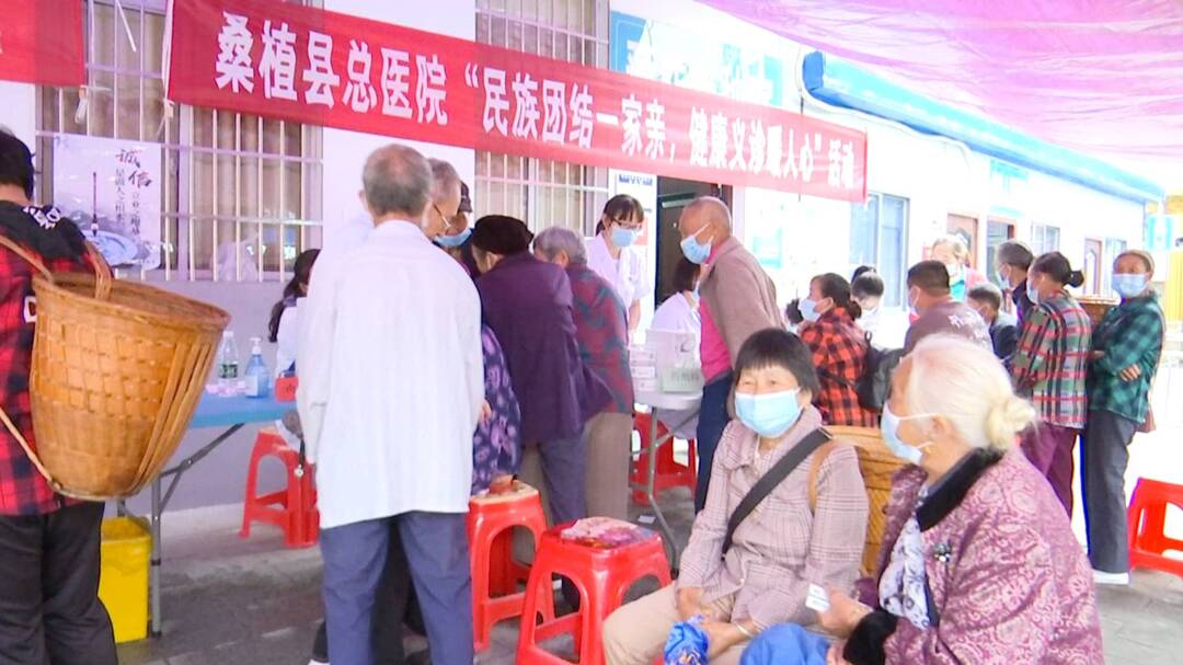 送医助健康：桑植总医院专家团队到陈家河镇为群众义诊