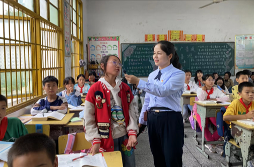 张家界市刘丽萍小学语文名师工作室：“订单式送教”促成长  城与乡教育共发展