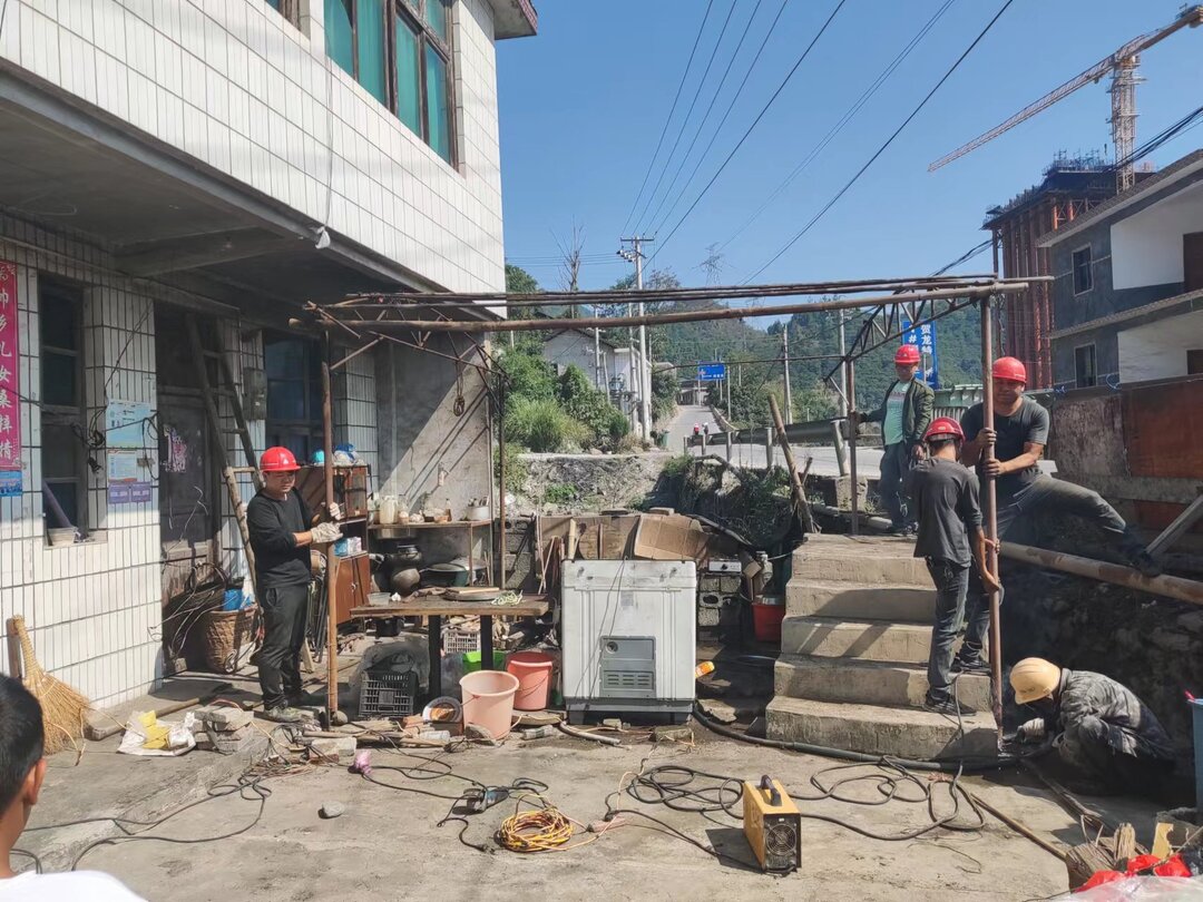 控违治违丨洪家关白族乡开展控违治违专项整治行动