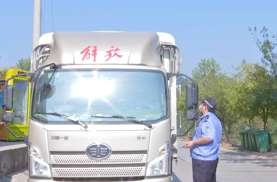 桑植交警守护平安不打烊