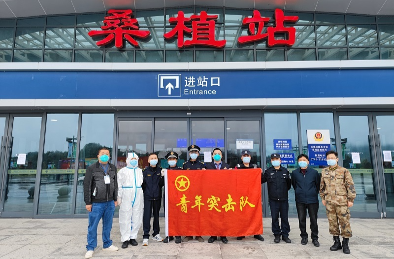 利福塔镇：戮力同心共筑一线抗疫“钢铁长城”