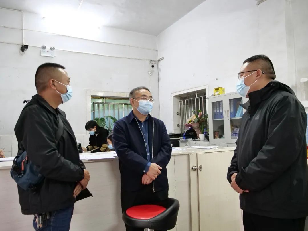 梁高武督导检查疫情防控工作