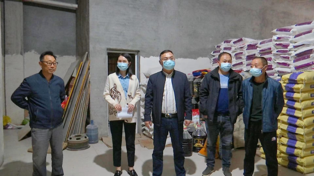陈星督查疫情防控卡点和物资保障工作