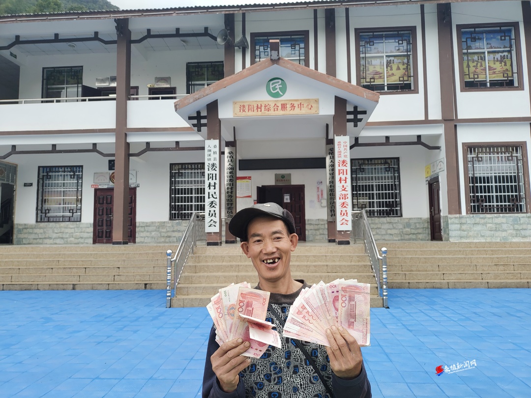 县发改局：驻村队员变身销售员 助农增收解民忧