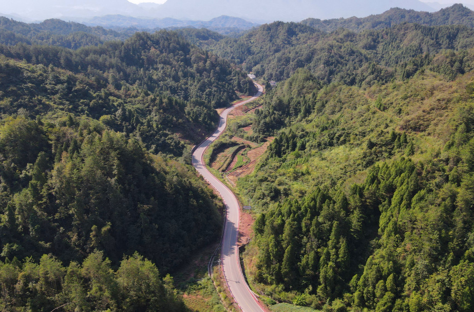 喜迎二十大 桑植晒变化系列报道二：路路通民心 村村通幸福