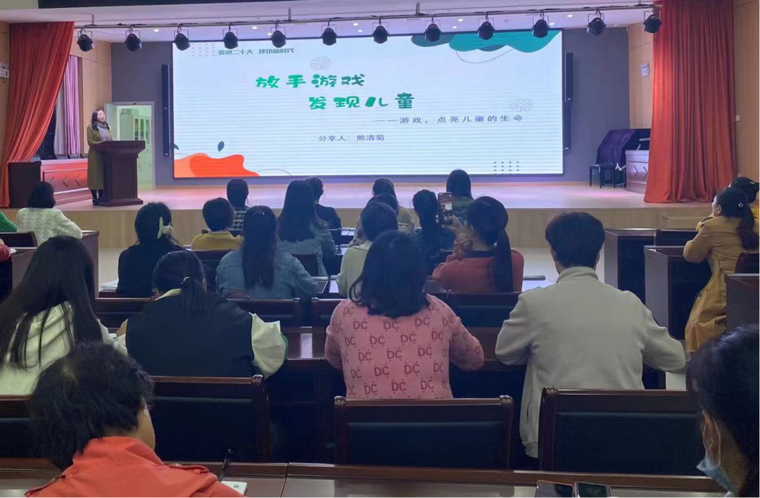 县党政机关幼儿园举行“悦读  乐诵”女职工主题阅读活动