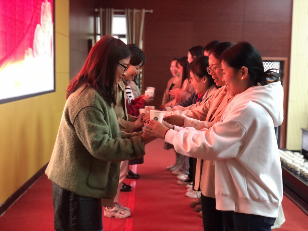 师徒结对共成长 青蓝携手谱新篇  ——桑植县萃英学校举行青蓝工程师徒结对活动