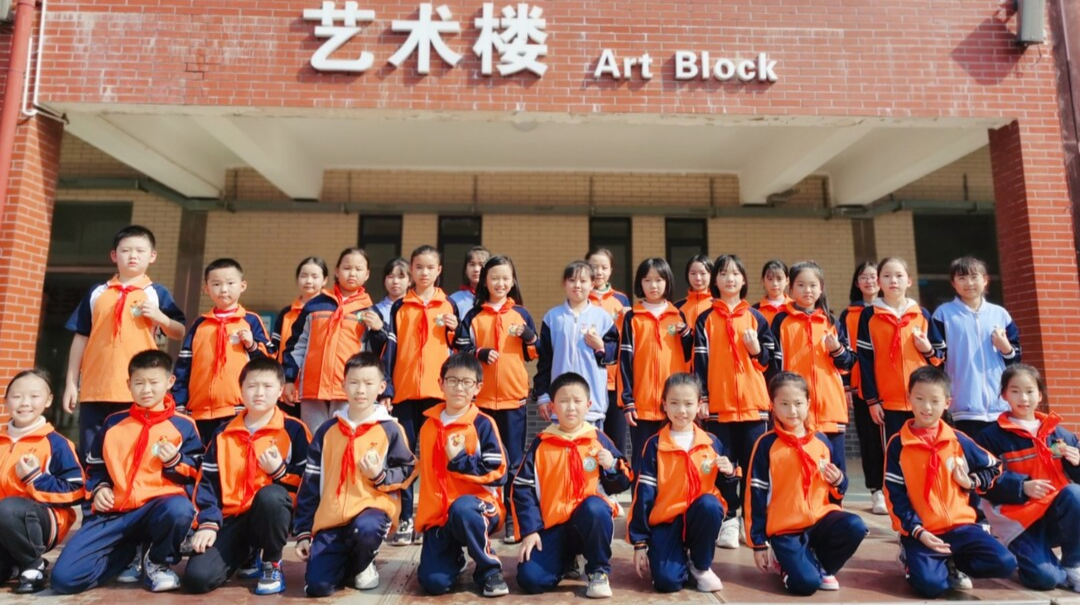 桑植县思源实验学校举行“红领巾奖章”星章颁章仪式