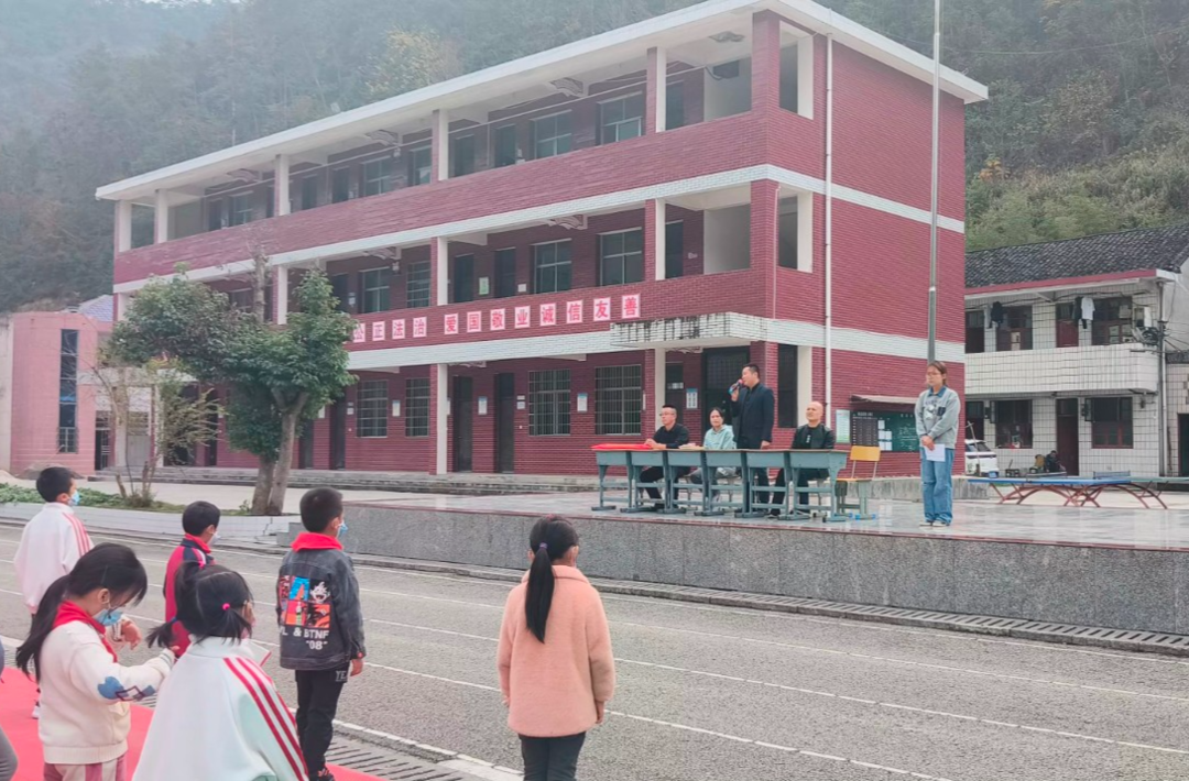 桑植爱心企业捐资助学  助力淋溪河学校教育发展