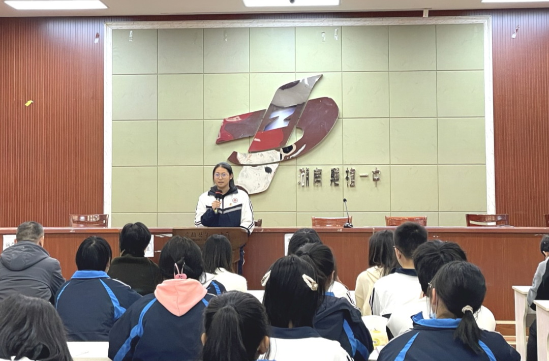 桑植一中举行“崇清敬廉、诚信守法”演讲比赛