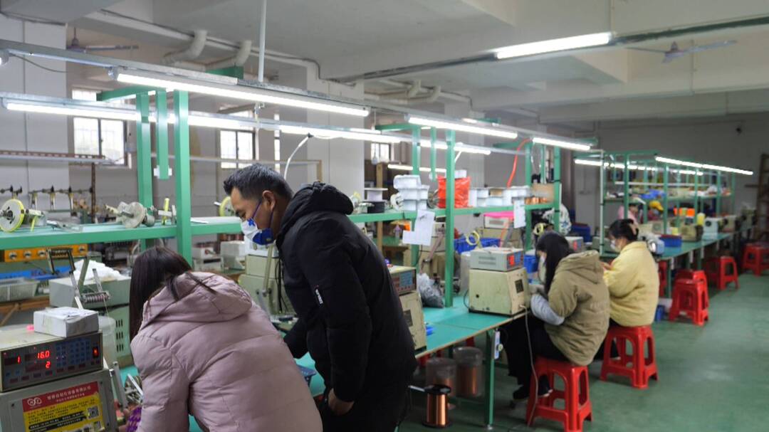 张家界甄龙电子有限公司在我县正式揭牌营业