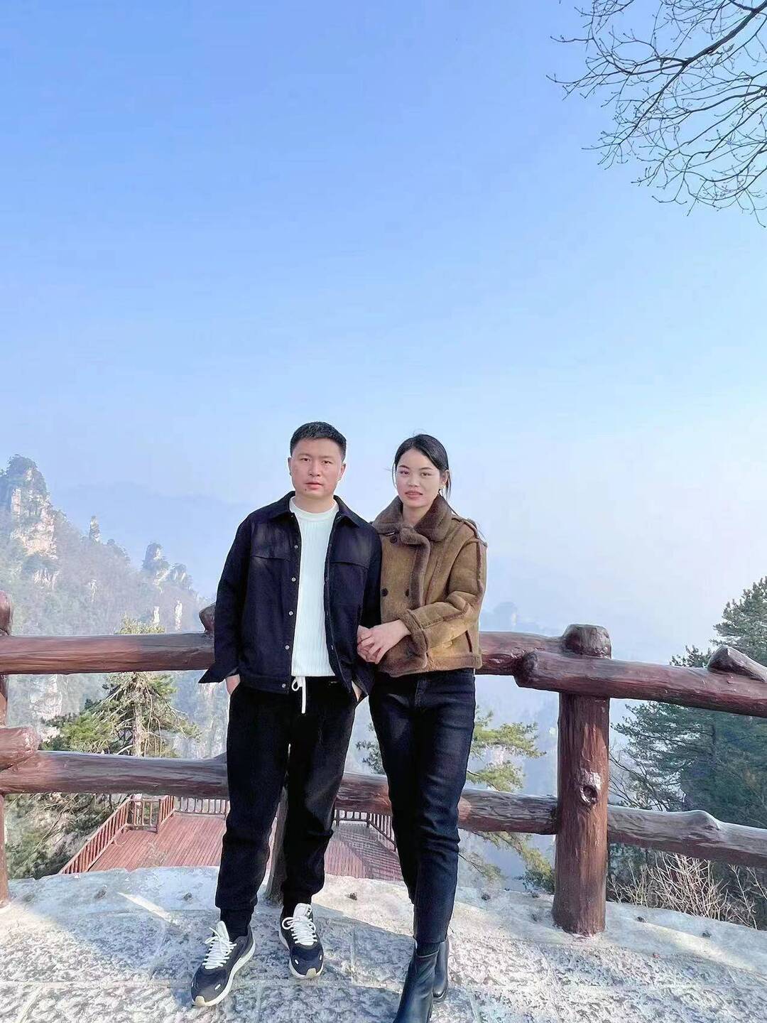 张家界迎来“寻山赠票”活动首批参与者 直呼《阿凡达》取景地太美