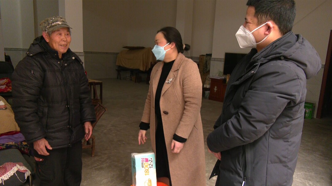 县民政局：关爱老人   情暖冬日