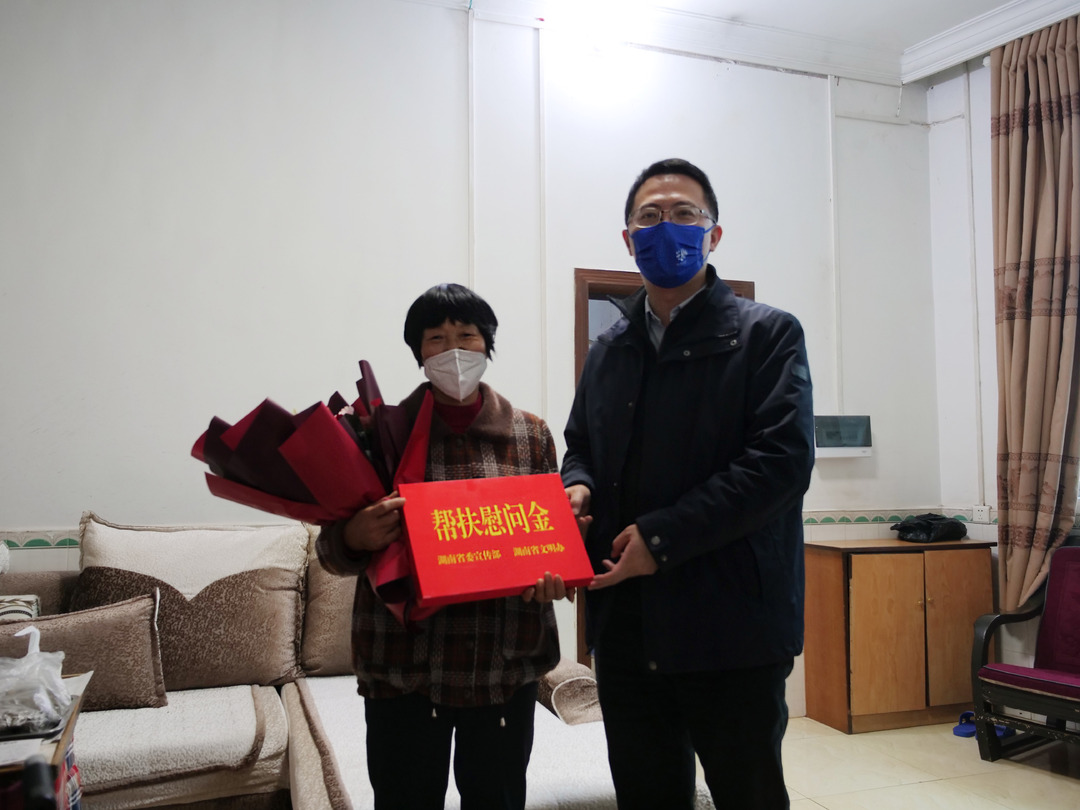 吴文海来桑走访慰问道德模范和非遗传承人