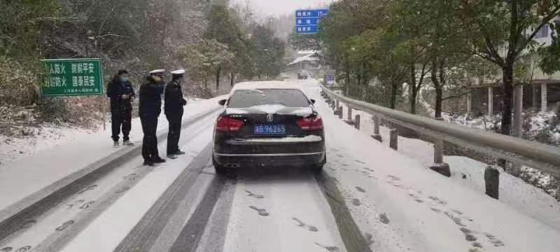 桑植交警：雨雪天气全员上阵 保障群众出行安全