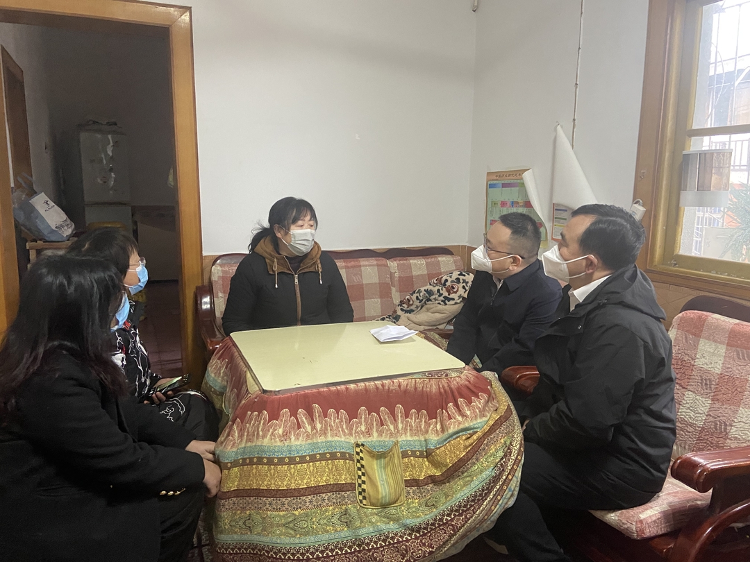 张金华春节前深入基层走访慰问