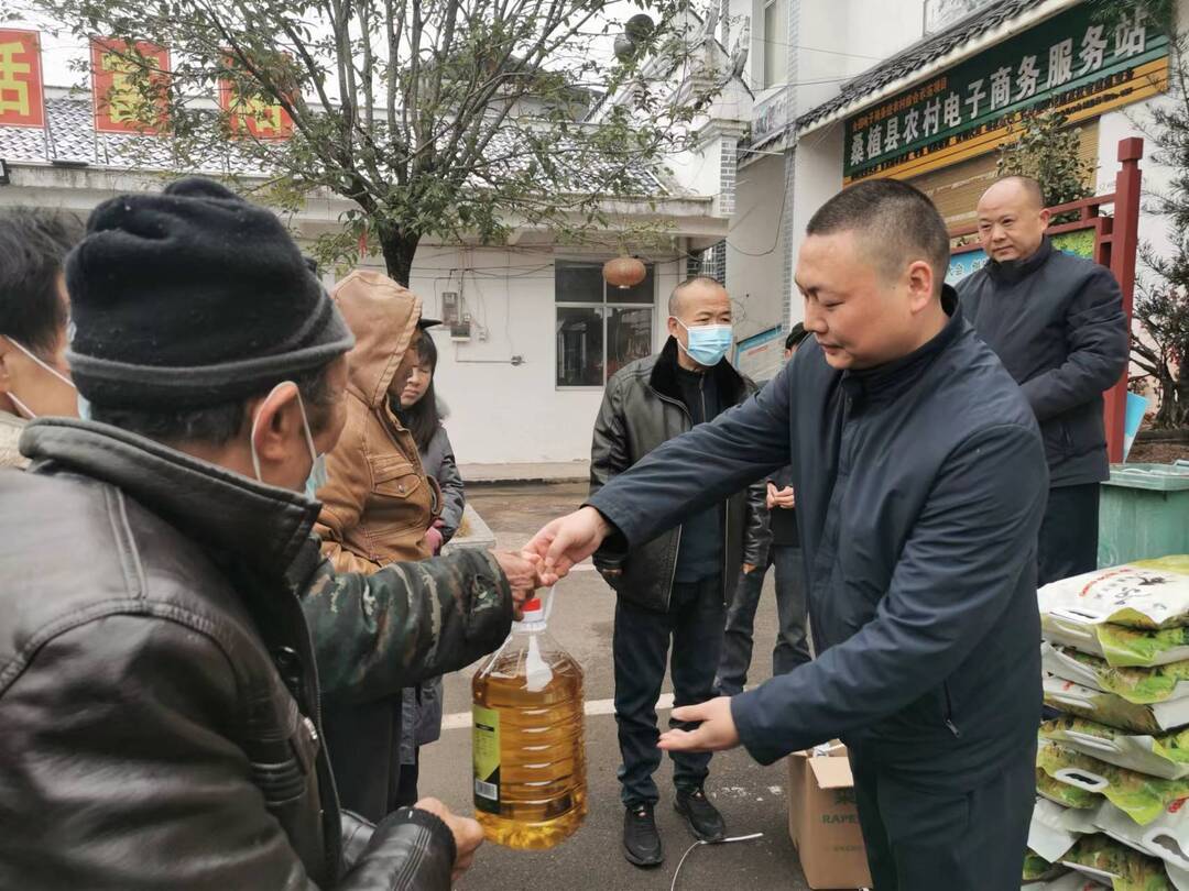 省自然资源厅乡村振兴服务团深入我县走访慰问