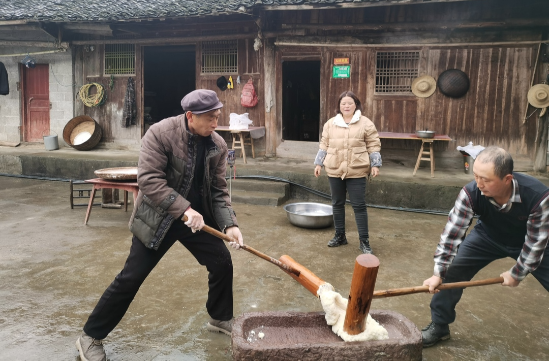 新春走基层 | 打糍粑 品白茶 欢声笑语过新年