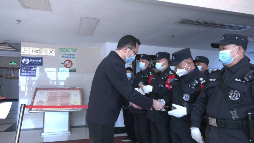 朱星春走访慰问县机关事务服务中心工作人员