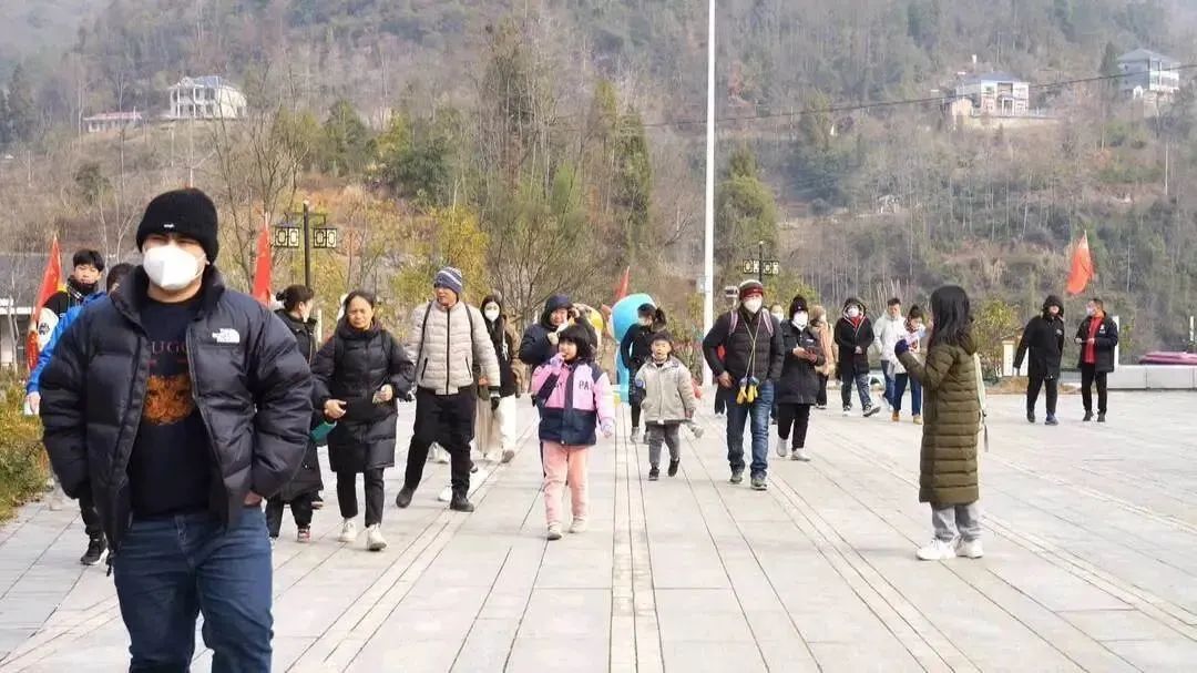 闹新春：春节期间“不远游” 周边游迎来人气爆棚