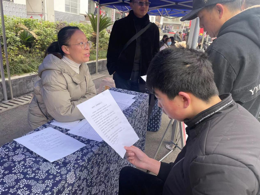 桥自弯镇：“春风行动”助力退役军人高质量就业创业