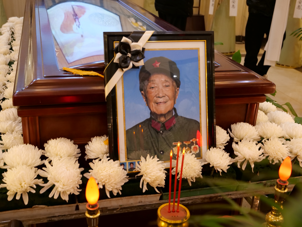 沉痛悼念！中国最小红军战士向轩同志逝世！遗体告别仪式在成都举行