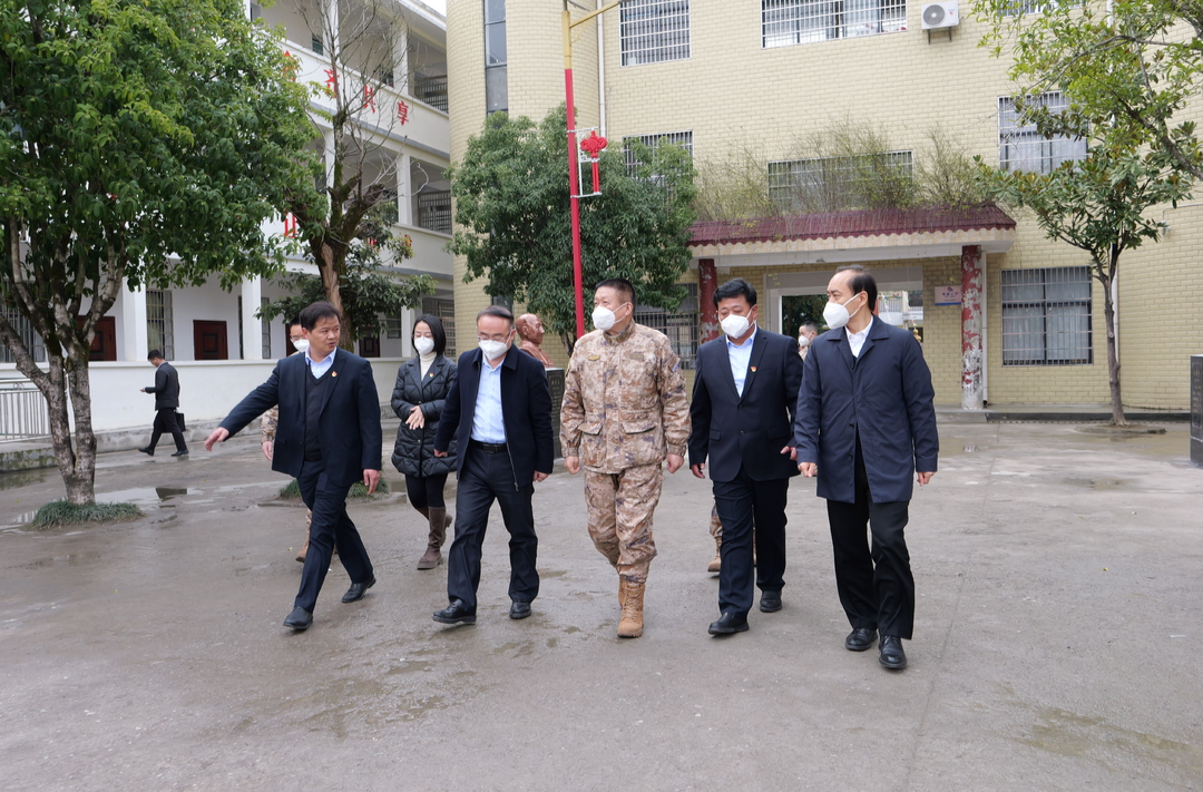 省军区司令员王宇来桑考察调研
