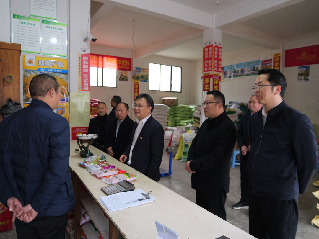 曹飞调研春耕备耕工作并开展巡林