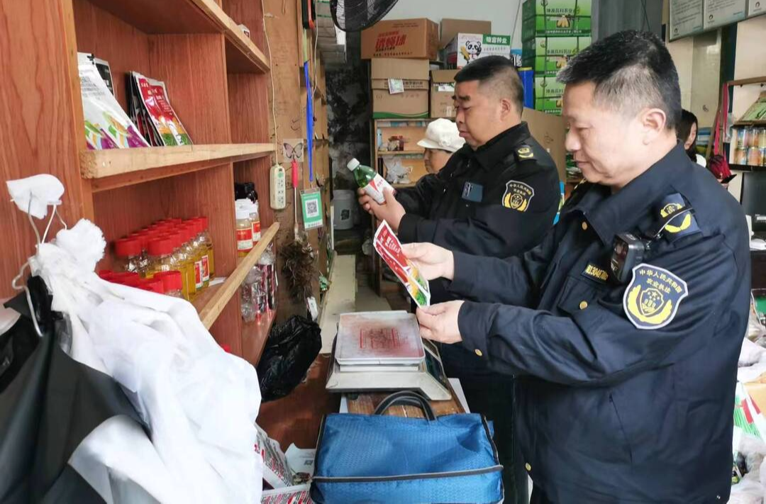 县农业农村局开展护农打假行动