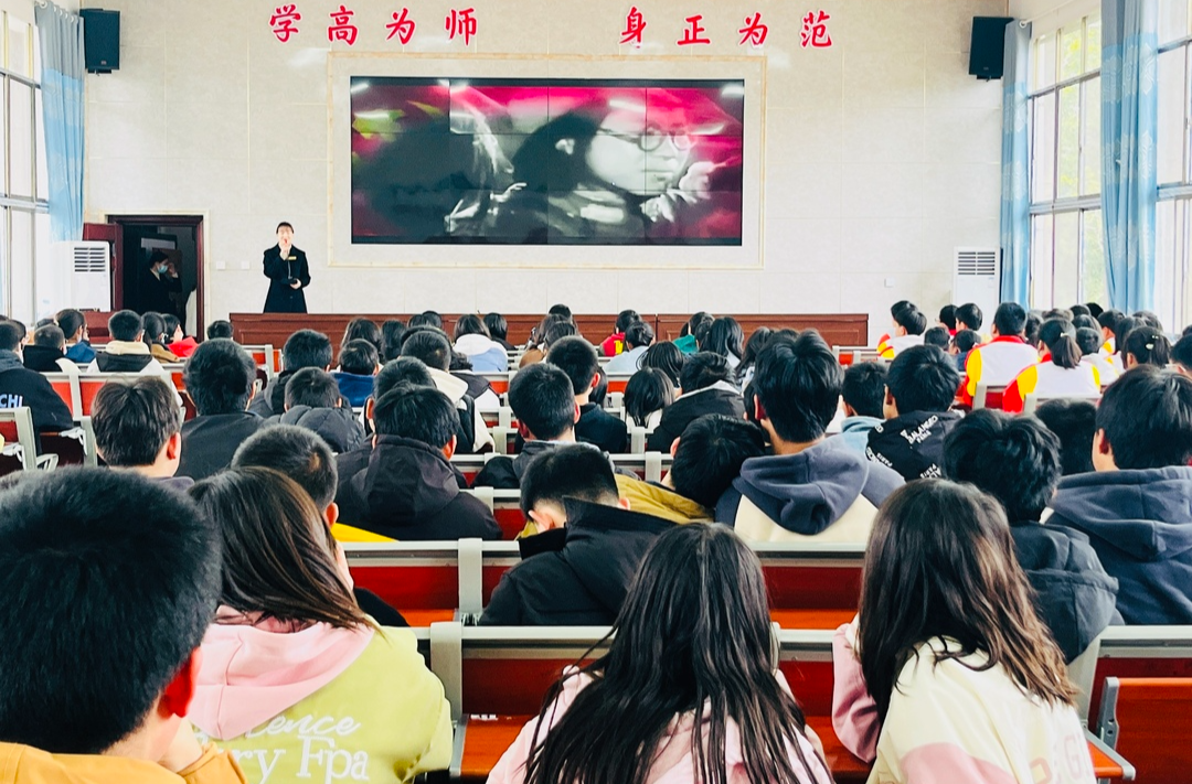 贺龙纪念馆红色故事宣讲团走进校园