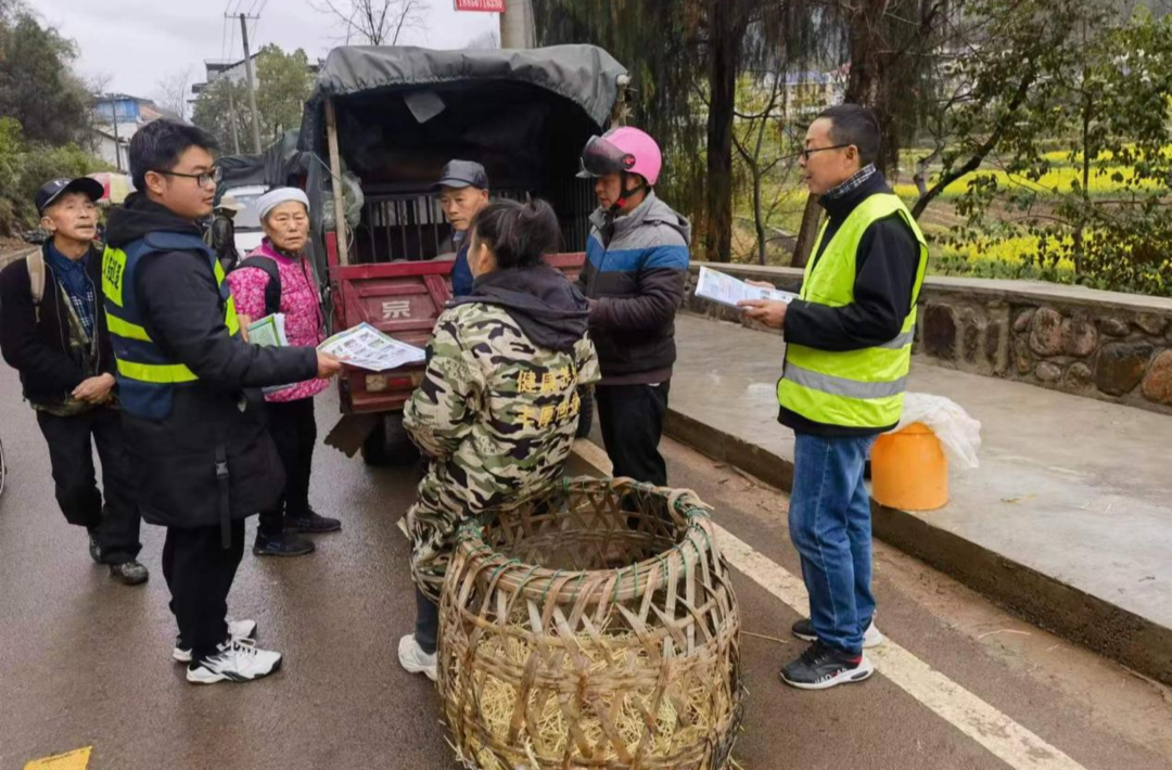 马合口白族乡：行文明路，开文明车，做文明人