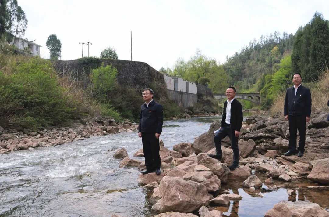 曹飞到南康坝水库督导防汛备汛工作