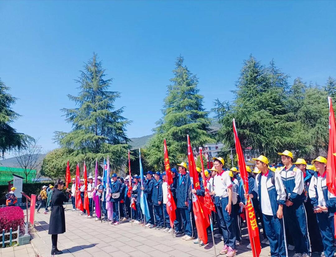 贺龙纪念馆迎来今年首个单日接待高峰