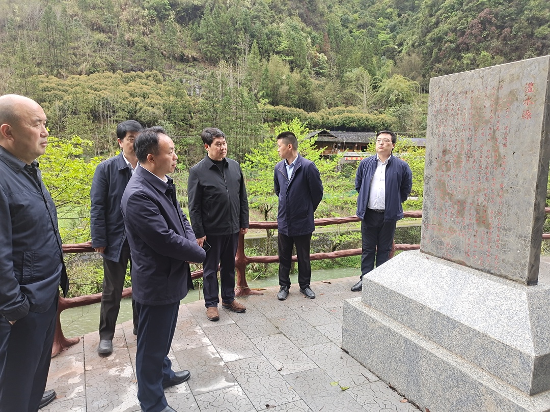廖国豪赴桑植县督导防汛并开展巡河工作