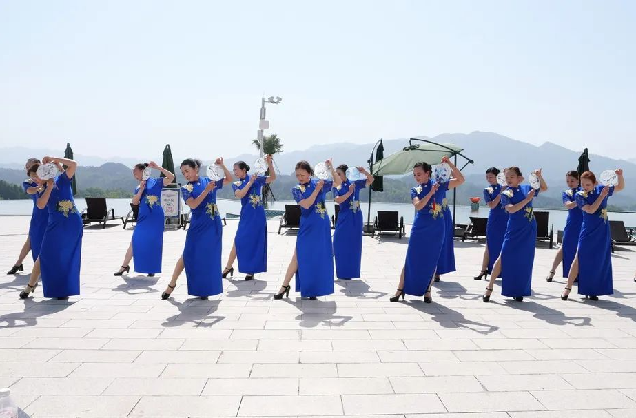 实竹坪景区旗袍展演尽展女性风采