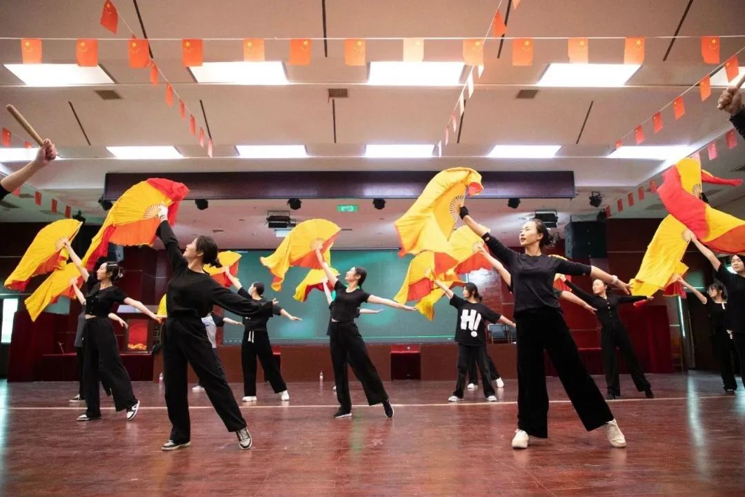 我县将在民歌广场举行纪念“5·12”国际护士节暨抗疫表彰晚会
