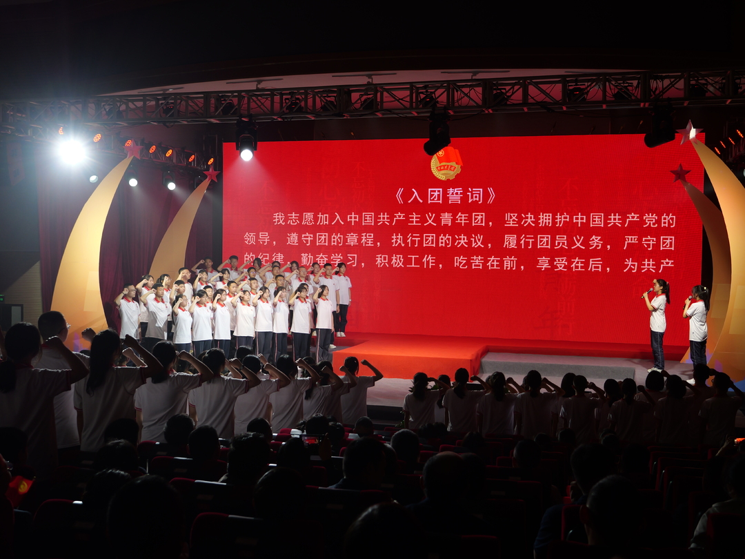 桑植县举行2023年五四青年节表彰大会暨“康茜杯”青少年红色故事大赛