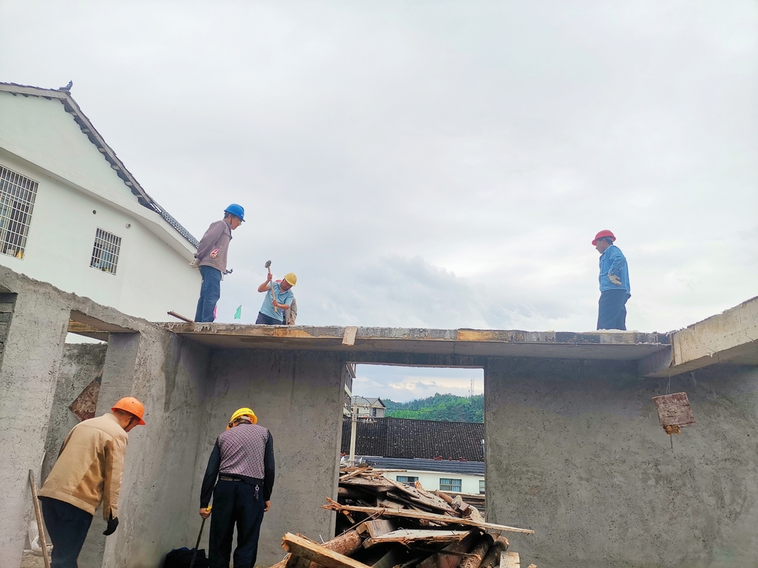 瑞塔铺镇：依法拆除违法建筑 对违法建设零容忍