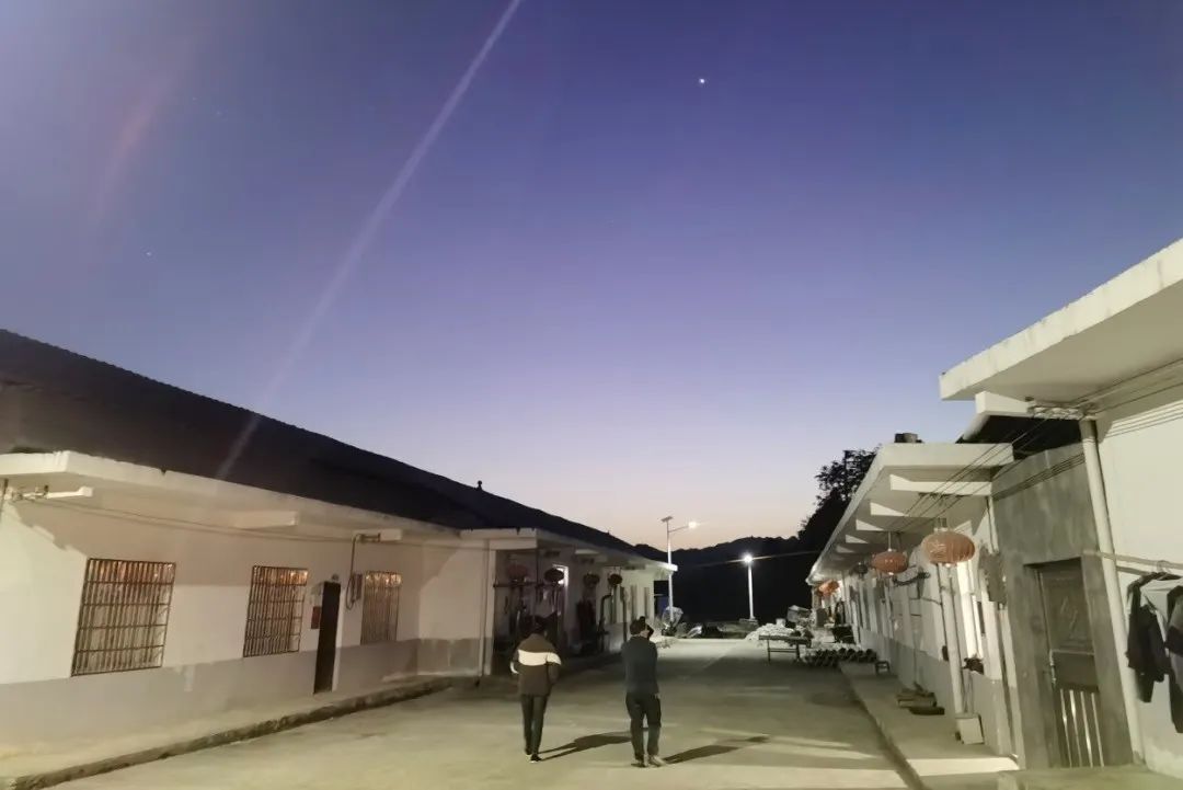 修复路灯解民忧 巡察点亮“民心灯”