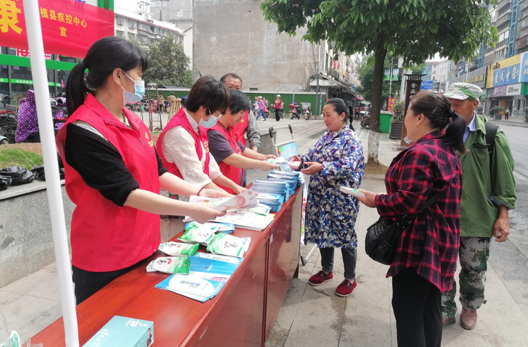 桑植县疾控中心开展防治碘缺乏病日宣传活动