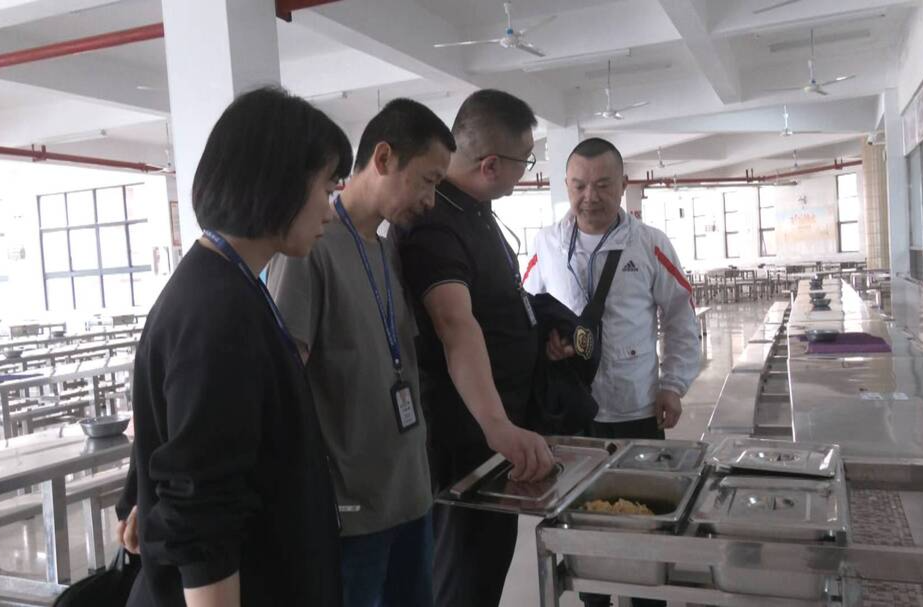 县市管局开展食品安全督查工作 全力守护校园食品安全