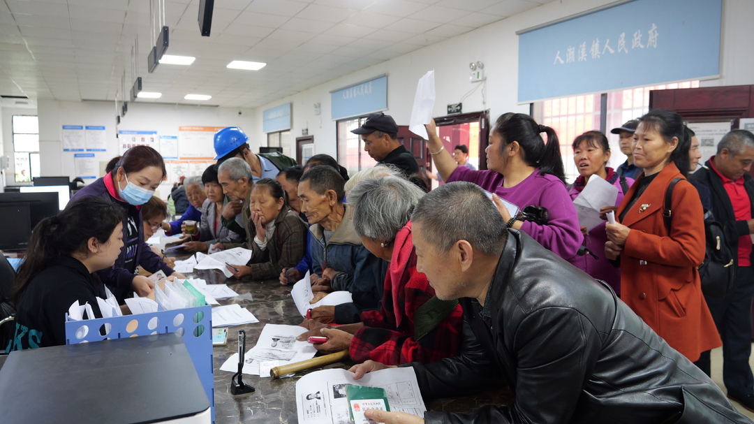 县残联：上门办证解民忧 便民服务暖人心