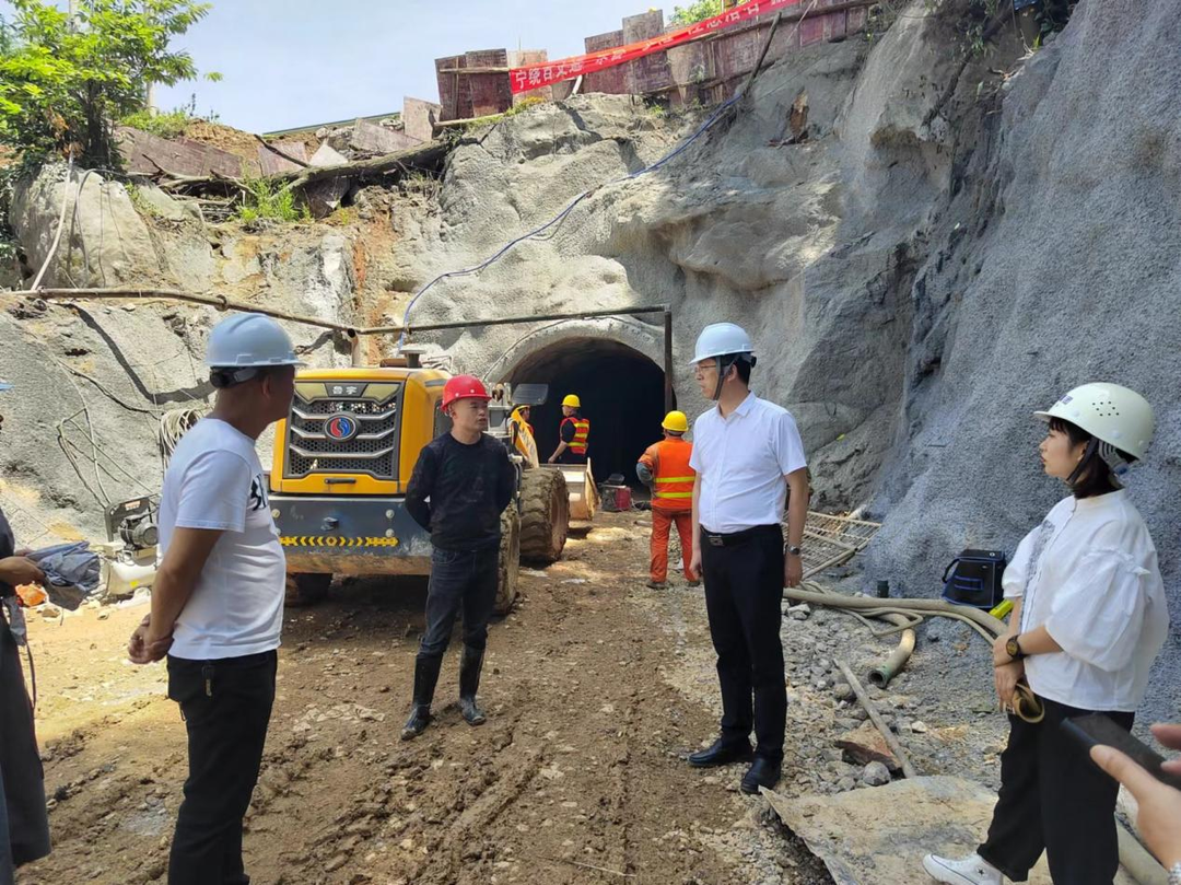朱星春到桥自弯镇督导安全生产暨食安创建工作
