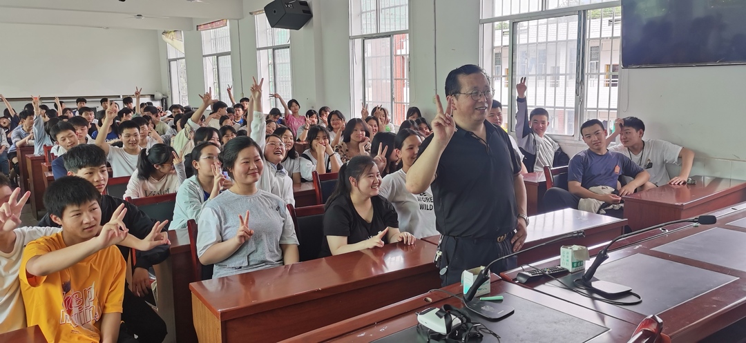 桥自弯学校：减备考压力  筑健康心灵